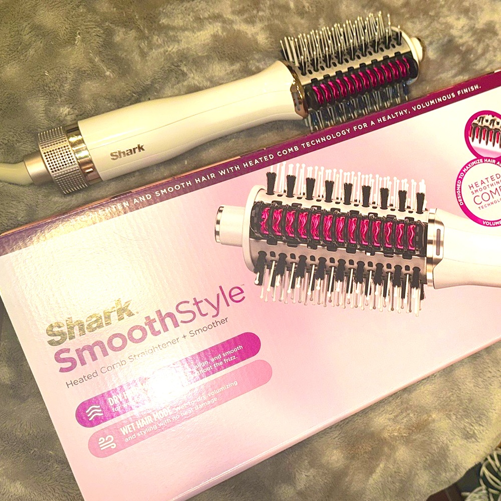 Shark Smooth Styler Blow dry & Straighten Brush !